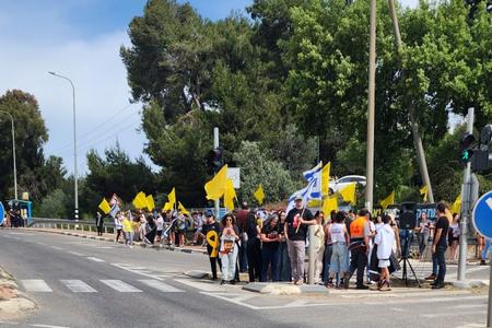 פעילות חינוכית ערכית בבתי הספר העמק המערבי לתמיכה במשפחות החטופים והחטופות