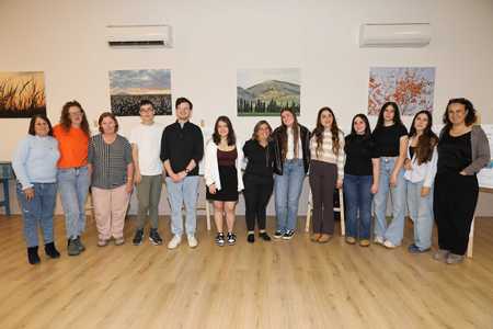 הצגת עבודות הגמר לבגרות של מרכז המאדמה