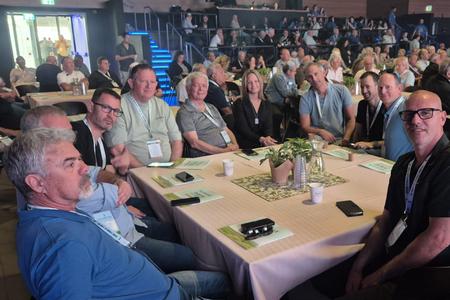 עם חקלאי העמק בוועידת תנועת המושבים