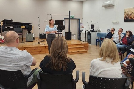 ראשת המועצה מברכת אץת משתתפות ומשתתפי הכנס