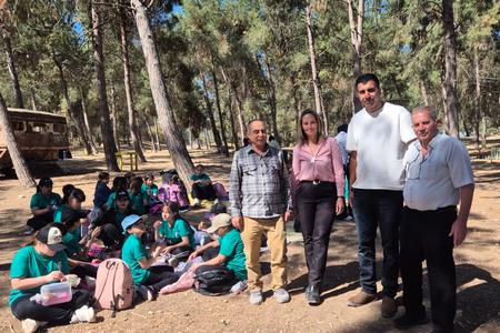 בית הספר אל-רואאה בפעילות במתחם אתנחתא ביער