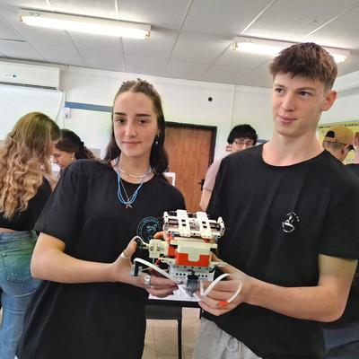 תוכנית רובופיזיקה בבית הספר העמק המערבי