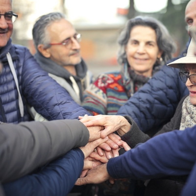 קבוצת ותיקים וותיקות