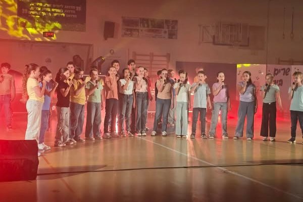 להקות בית ספריות במופע מסכם