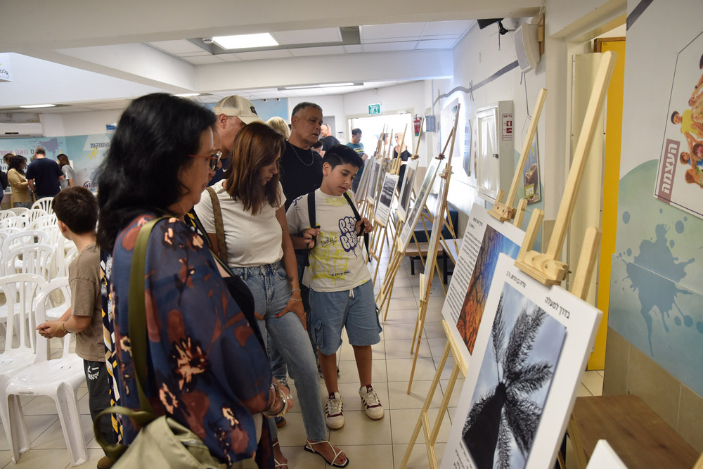 תערוכה דרך האור לזכרה של דניאל וולדמן, בבית הספר יחד בגבעת אלה
