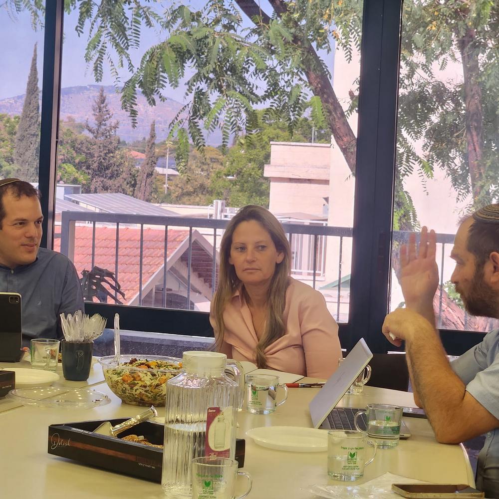 עם מנכל משרד הנגב, הגליל והחוסן הלאומי ומנהל בכיר אגף גליל