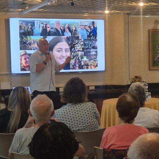 הרצאתו של אייל אשל  אביה של התצפיתנית רוני אשל זל