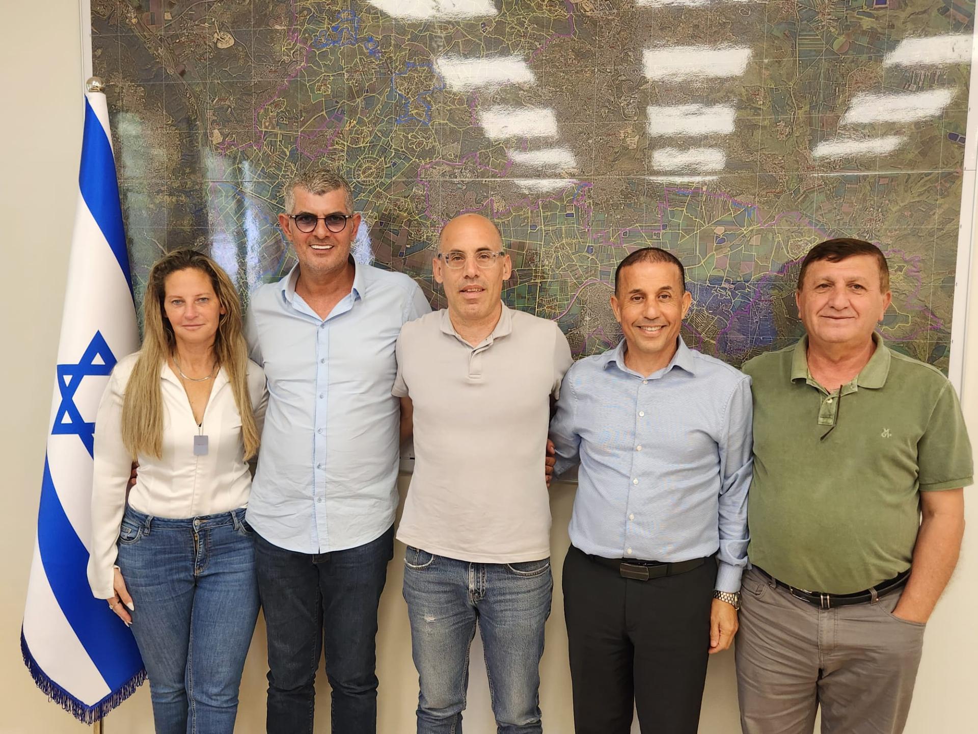 מנכל אזורי התעשייה במשרד הכלכלה – מר אלי כהן, וראשי הרשויות השותפות - ראש מועצת רמת ישי - אסף אוברלנדר, ראשת המועצה - שלומית רייכמן וראש מועצת בסמת טבעון - מוניר זבידאת