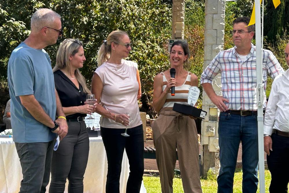 עובדים ועובדות מצטיינים.ות