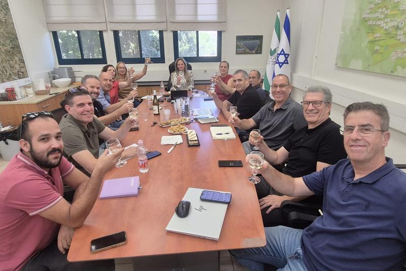 מטה עם מטה אלוני אבא