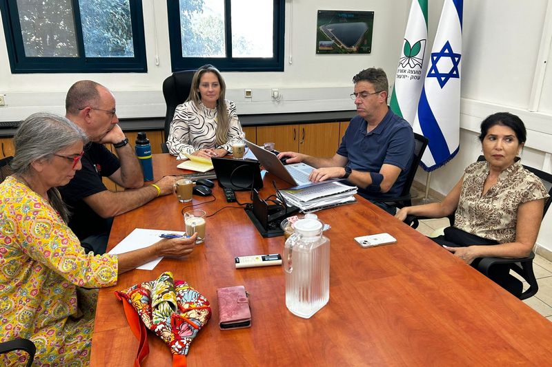 פגישה עם מטה המאבק נגד הקמת שדה תעופה אזרחי בינלאומי בעמק