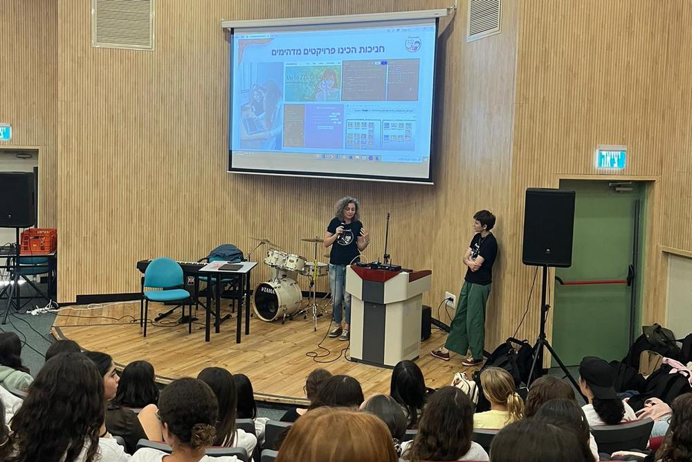 תוכנית אליס קוד