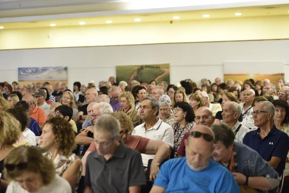 ותיקים וותיקות בפתיחת שנת הלימודים