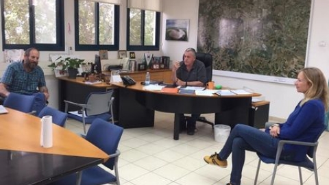 meeting1.jpg
