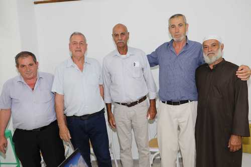 ראש המועצה עם בכירי הכפר במנשית זבדה