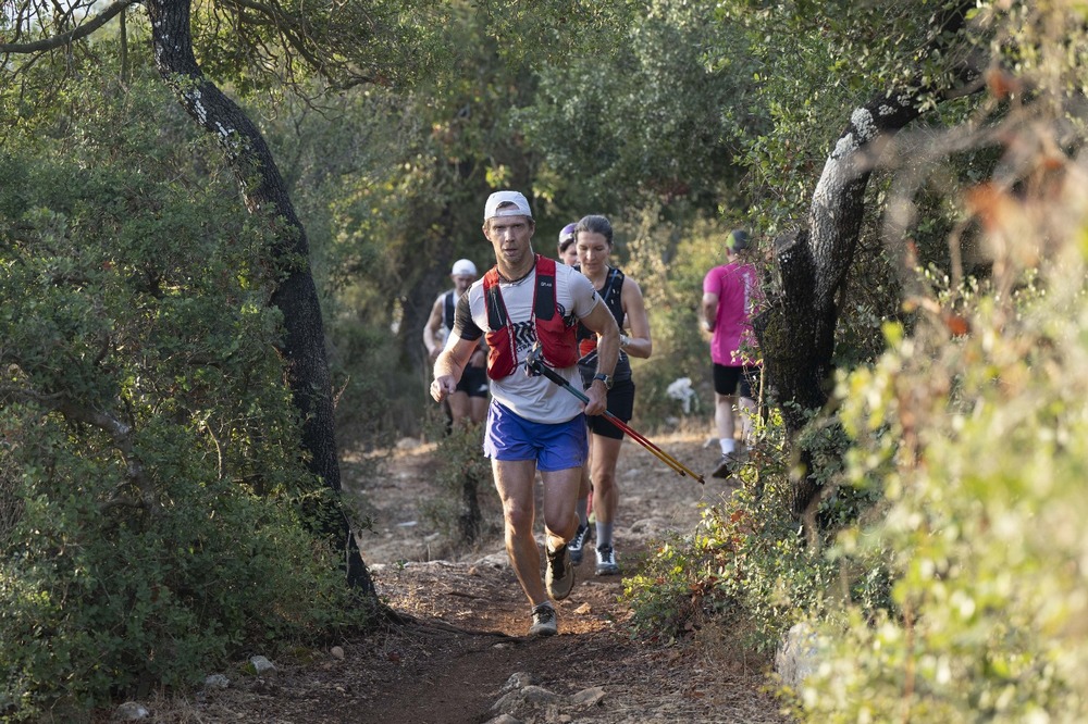 רצים ורצות במרוץ סובב עמק