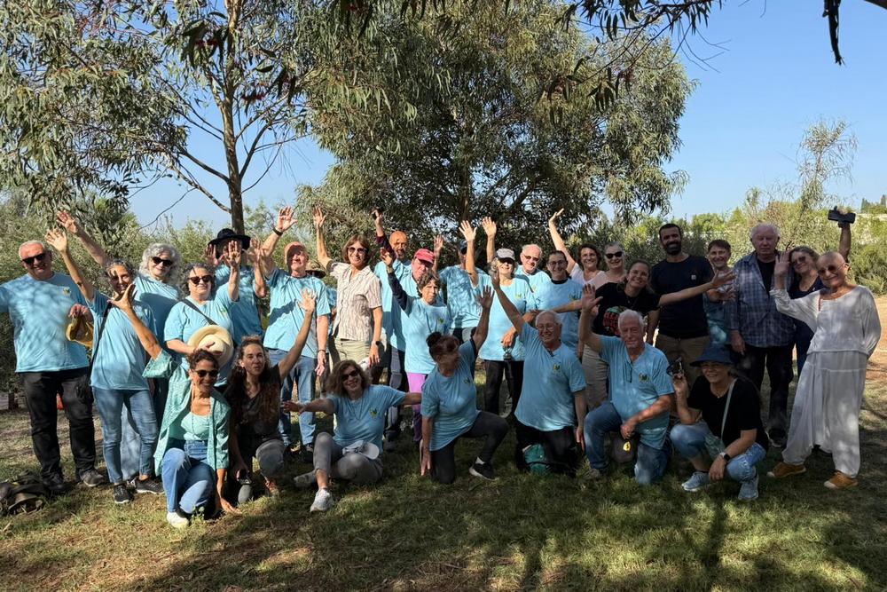 קהילה יוצאת לתת ביום התנדבות בחוות מתניה בבלפוריה