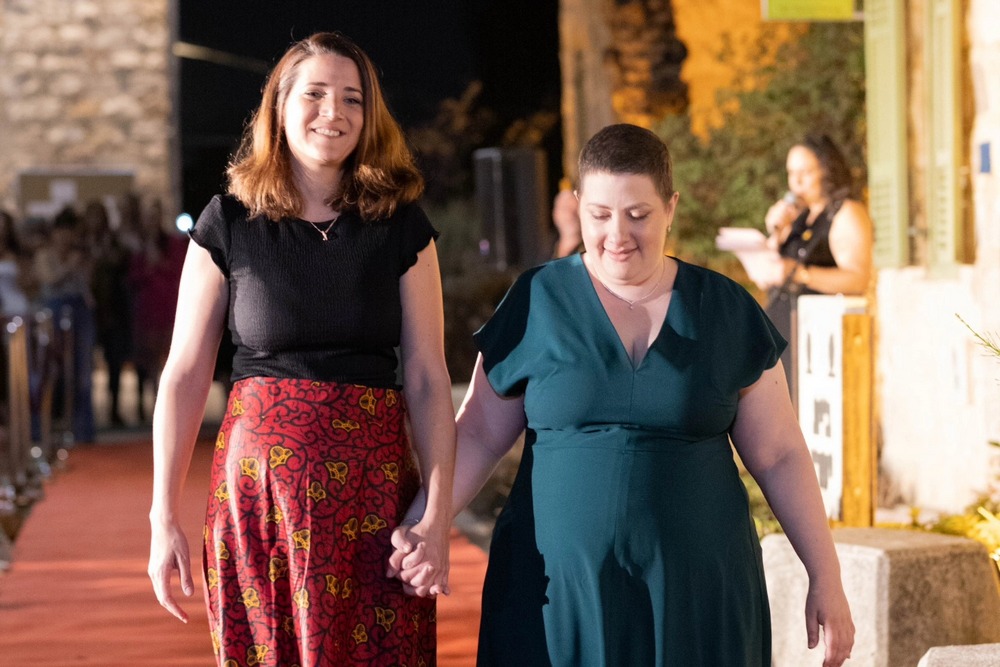 צועדות על המסלול