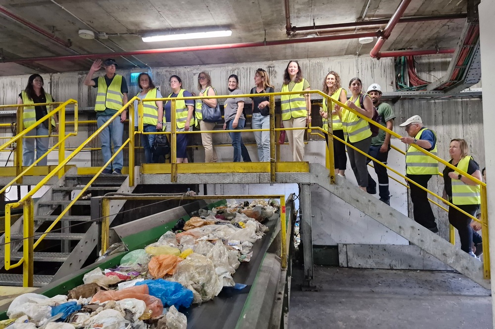 צוות ההוראה במרכז מיון הפסולת אמניר שבעפולה