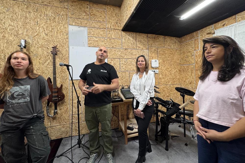 בסדנת המוזיקה עם ראשת המועצה