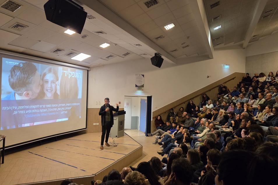 הרצאות בבתי ספר