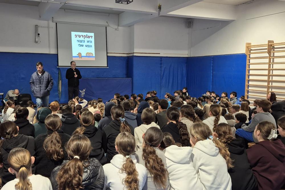 בס עמק יזרעאל גניגר - במסגרת דמוקרטיה בעמק