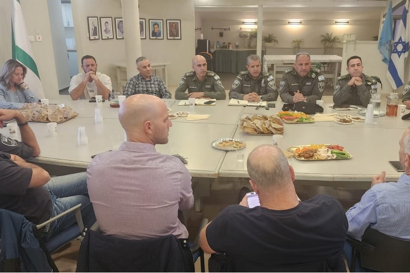 פגישה עם ממר צפון