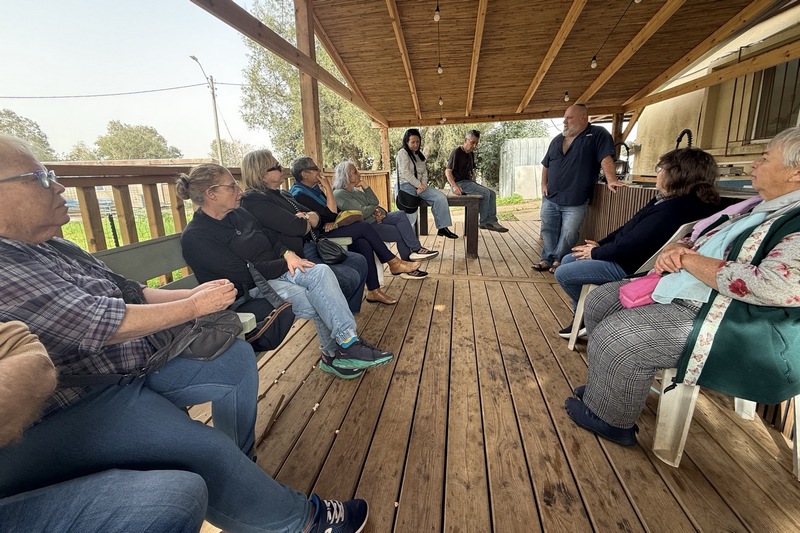 מתנדבות ומתנדבים בתוכנית הפלוס בשישים