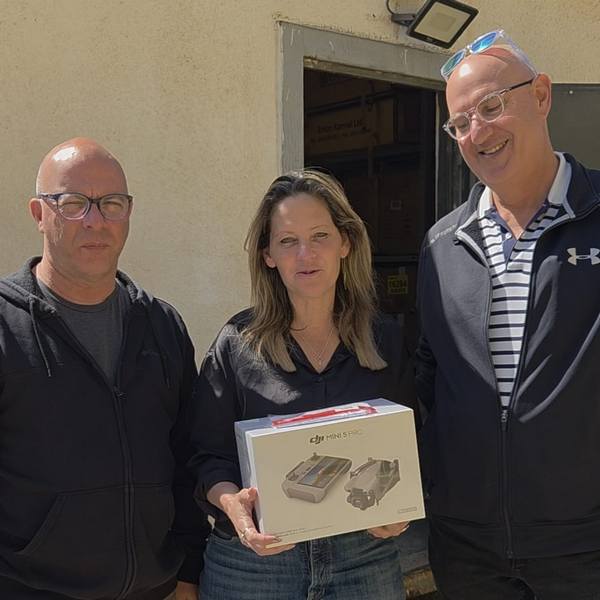 חלוקת רחפנים לצוותי החירום ביישובים