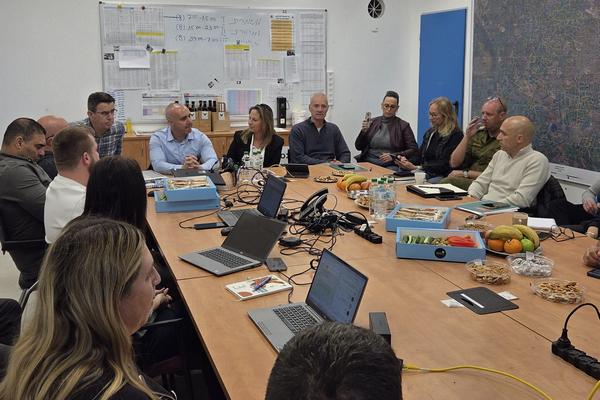 עם מנכל מרכז השלטון האזורי