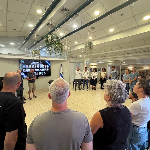 דקת דומייה במפגש מנהלים ומנלות ישובים